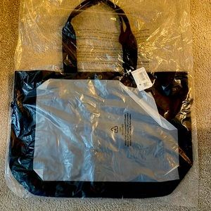 NEW LULULEMON SIDE CINCH GYM-SHOPPER BAG black